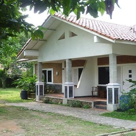 Intan Hotel Purwakarta Buitenkant foto