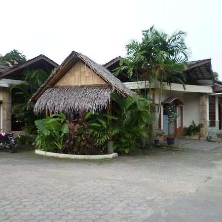 Intan Hotel Purwakarta Buitenkant foto