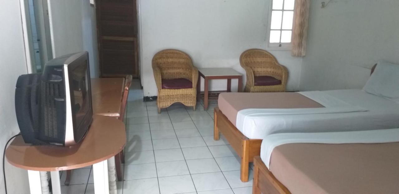 Intan Hotel Purwakarta Buitenkant foto