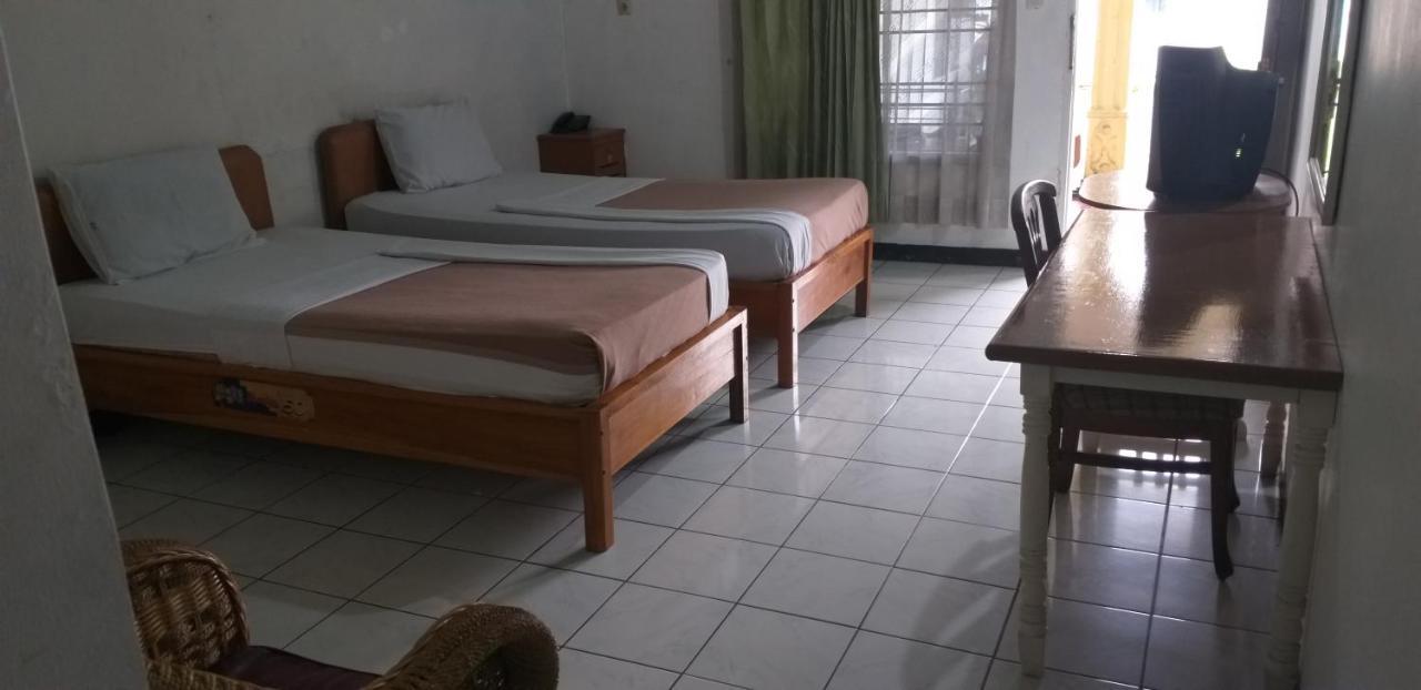 Intan Hotel Purwakarta Buitenkant foto