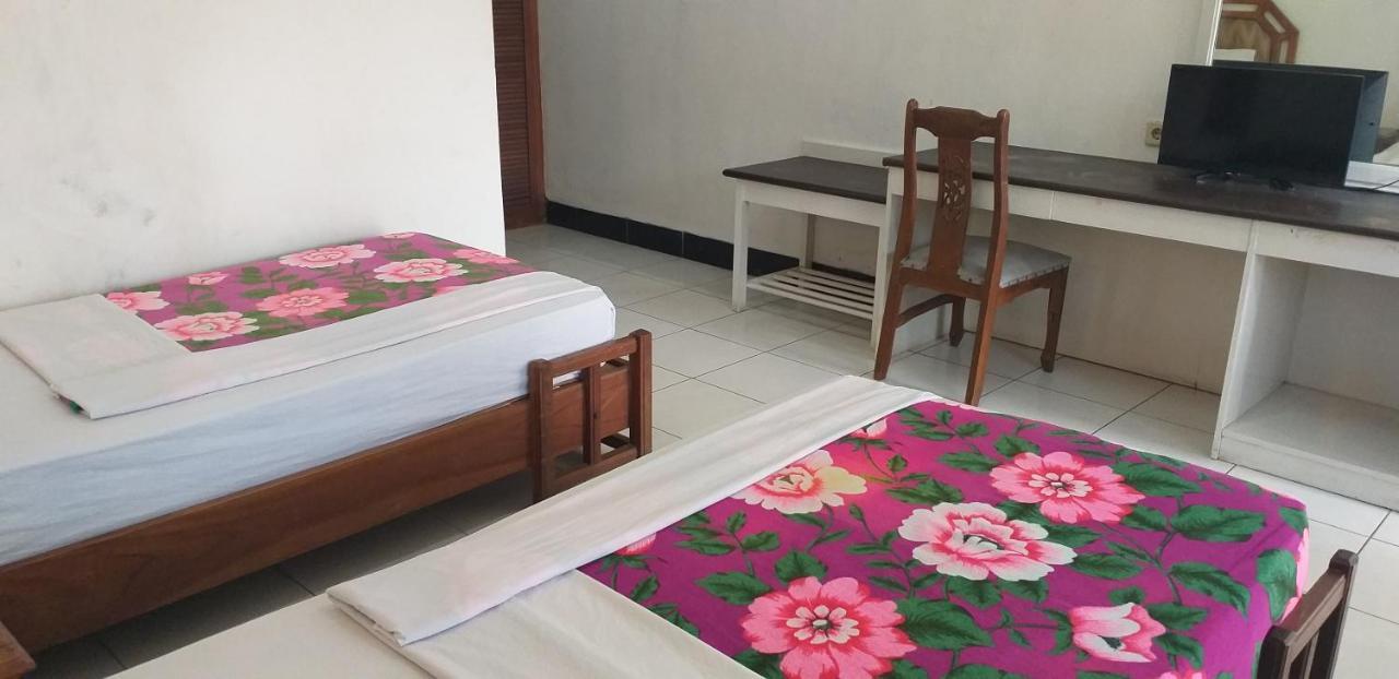 Intan Hotel Purwakarta Buitenkant foto