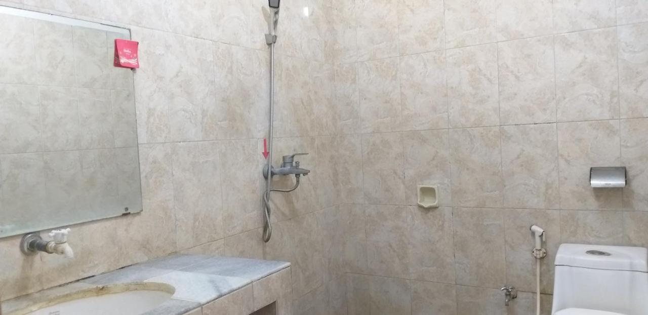 Intan Hotel Purwakarta Buitenkant foto