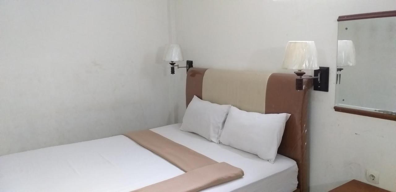 Intan Hotel Purwakarta Buitenkant foto