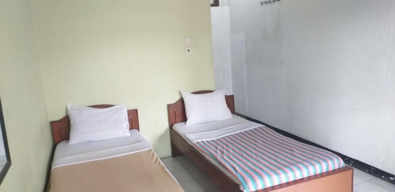 Intan Hotel Purwakarta Buitenkant foto