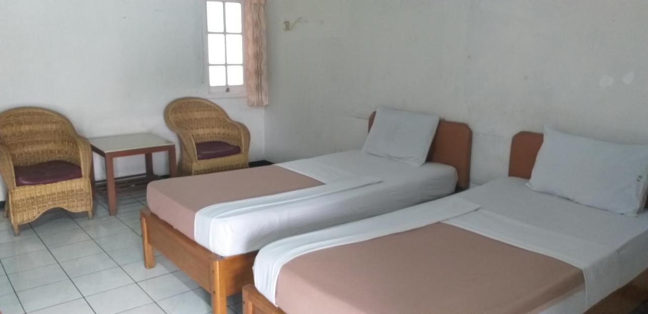 Intan Hotel Purwakarta Buitenkant foto