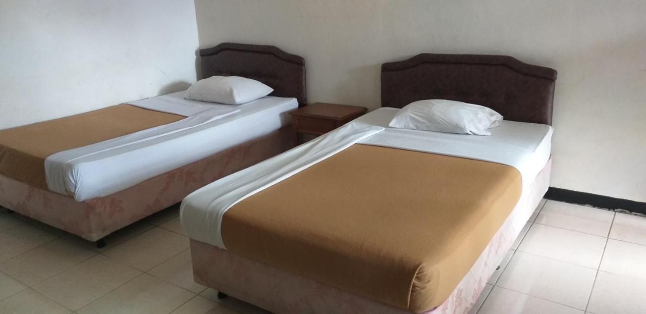 Intan Hotel Purwakarta Buitenkant foto