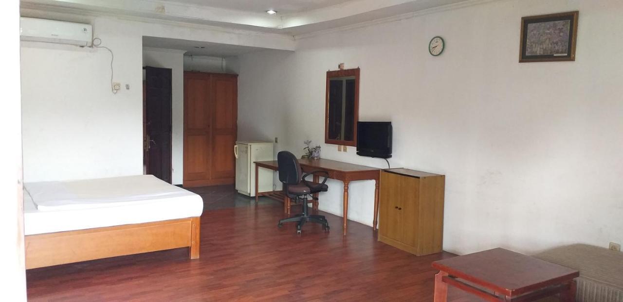 Intan Hotel Purwakarta Buitenkant foto