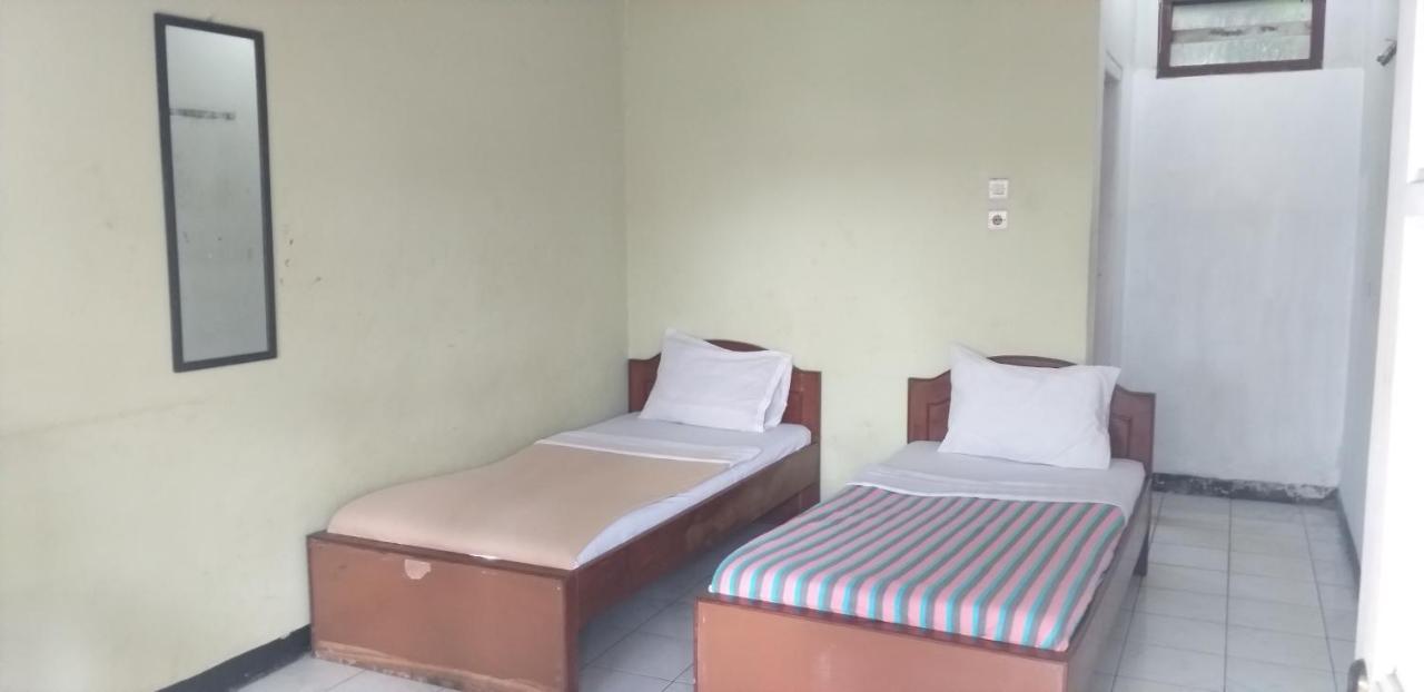 Intan Hotel Purwakarta Buitenkant foto