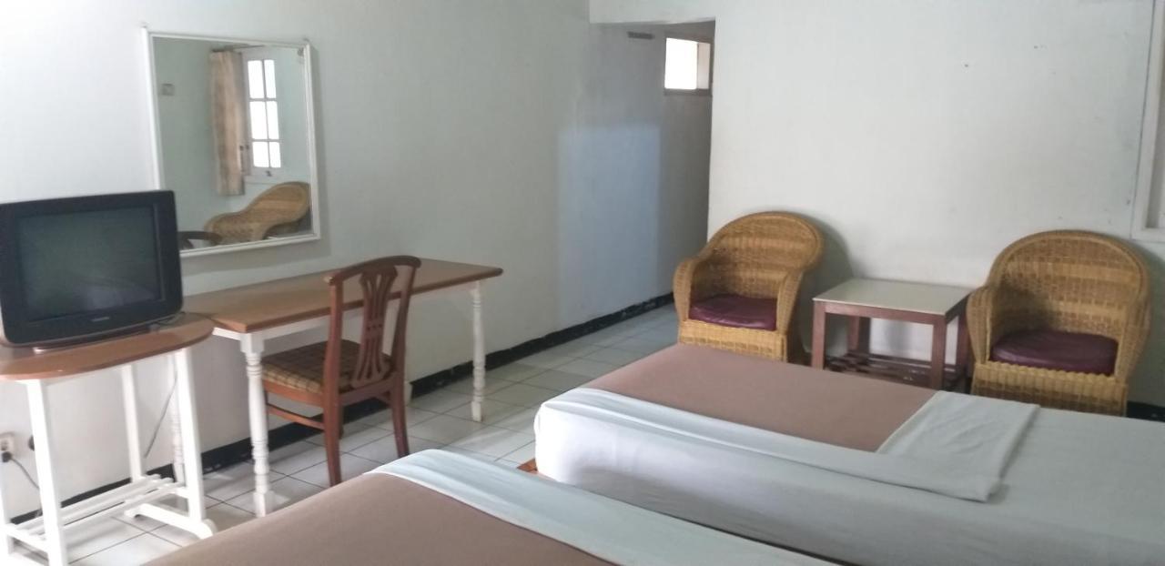 Intan Hotel Purwakarta Buitenkant foto