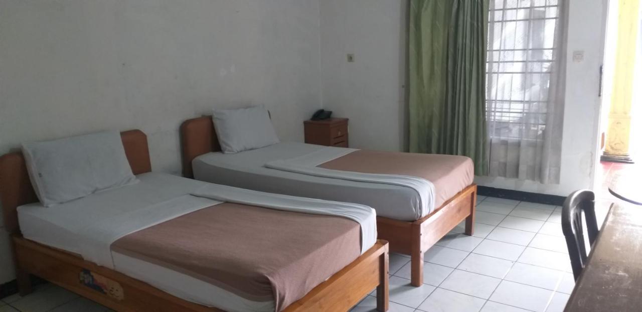 Intan Hotel Purwakarta Buitenkant foto
