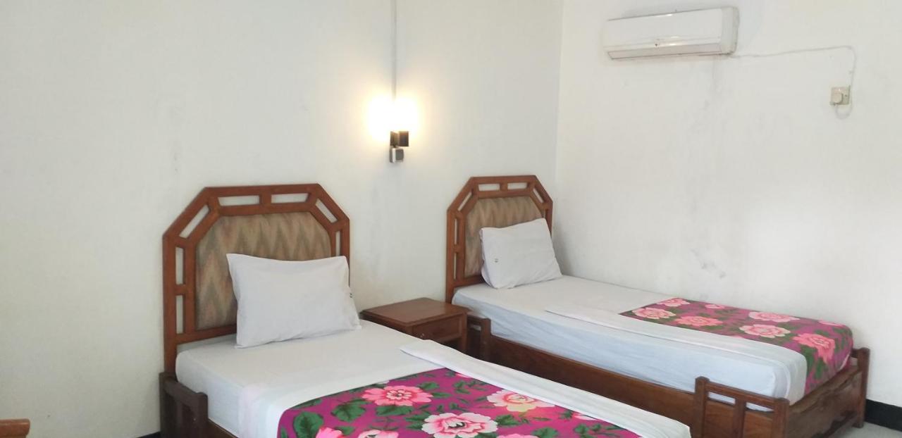 Intan Hotel Purwakarta Buitenkant foto