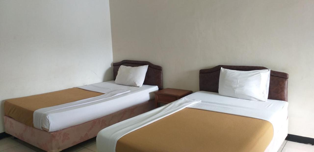 Intan Hotel Purwakarta Buitenkant foto