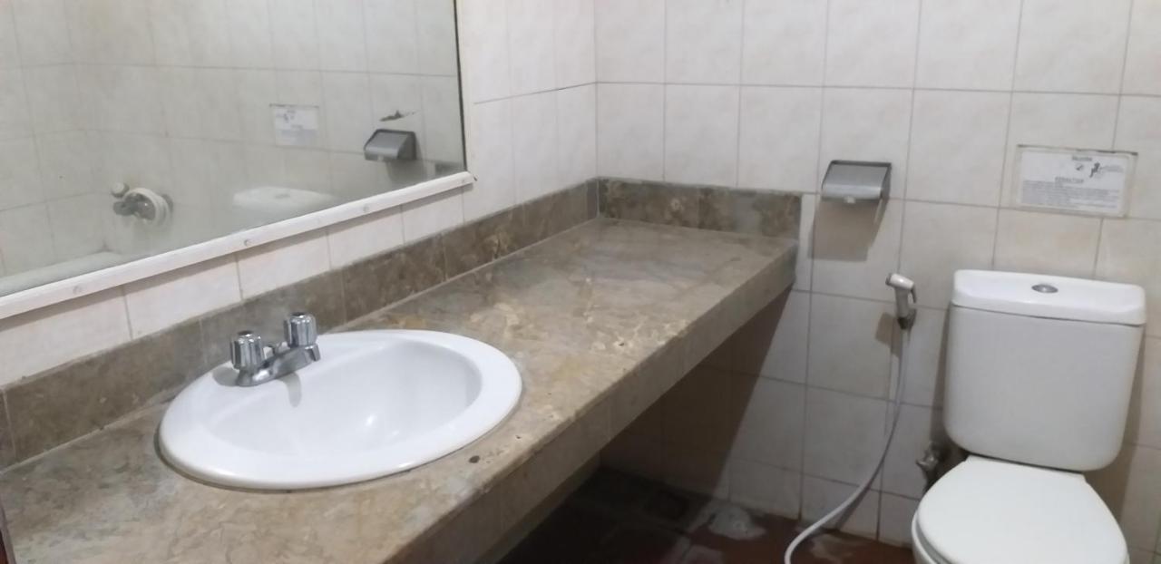 Intan Hotel Purwakarta Buitenkant foto