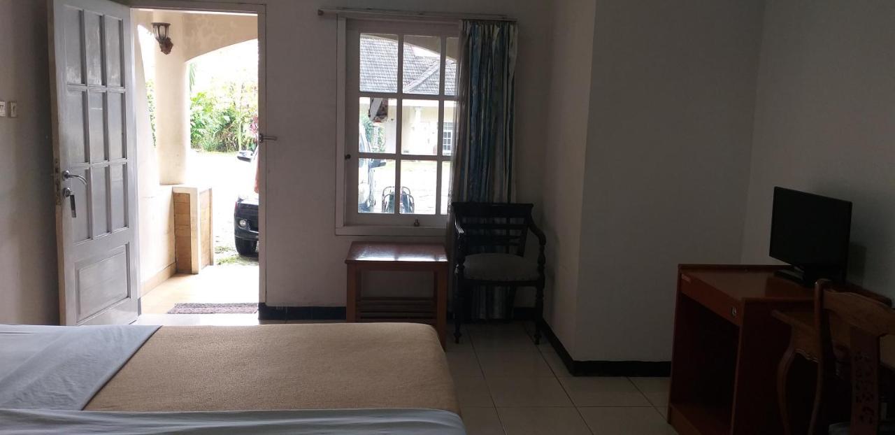 Intan Hotel Purwakarta Buitenkant foto