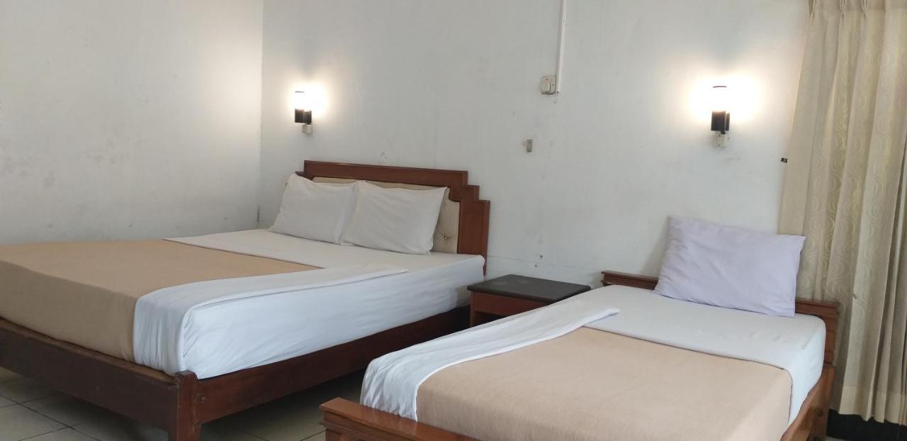Intan Hotel Purwakarta Buitenkant foto