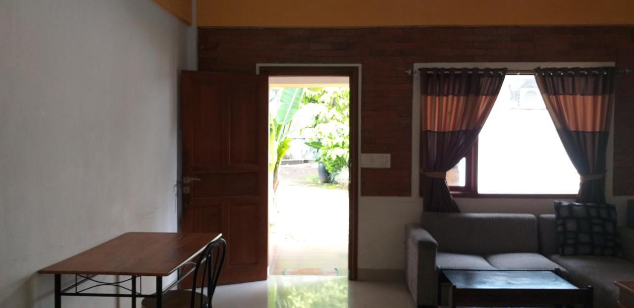 Intan Hotel Purwakarta Buitenkant foto
