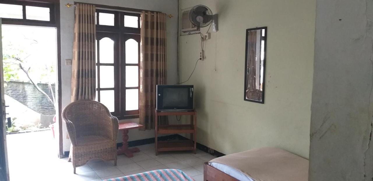 Intan Hotel Purwakarta Buitenkant foto