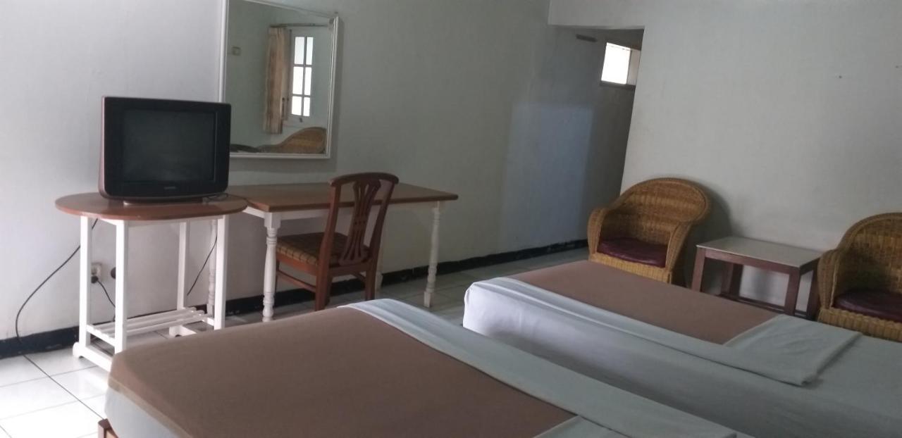 Intan Hotel Purwakarta Buitenkant foto