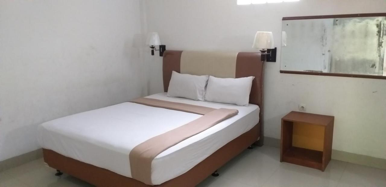 Intan Hotel Purwakarta Buitenkant foto