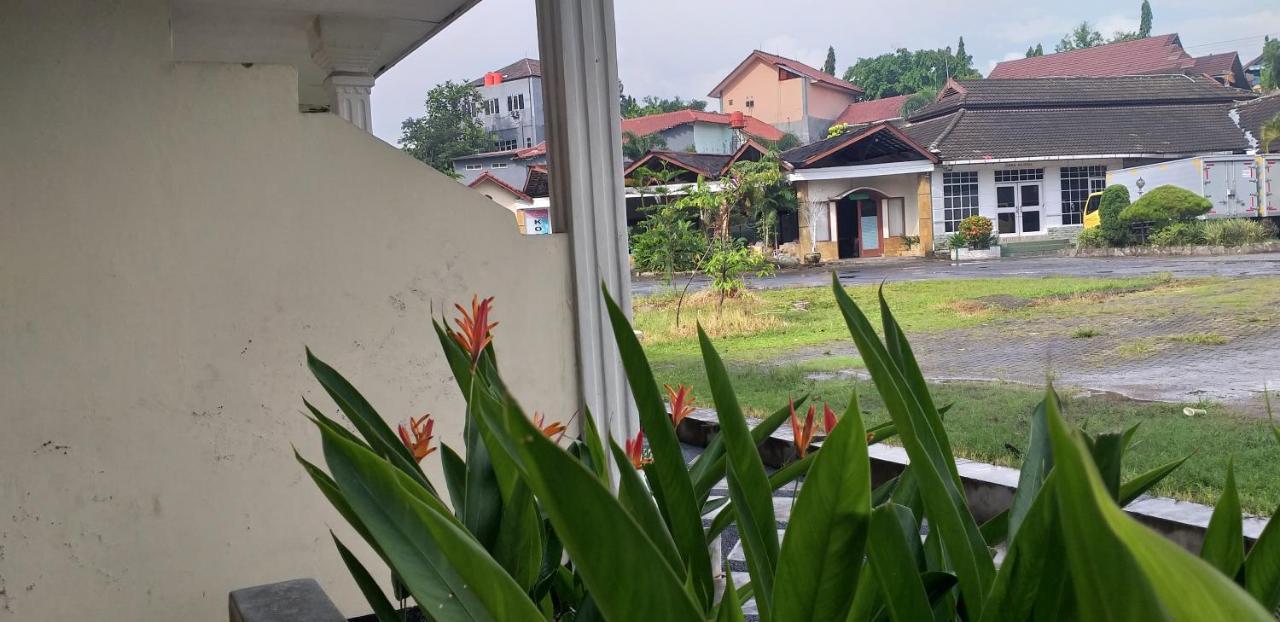 Intan Hotel Purwakarta Buitenkant foto